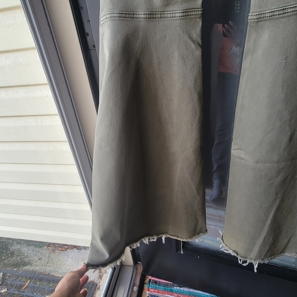 Free People Waist 29" Extreme Flared Bootcut Olive Clear Green Rise 11" in Retro - Picture 7 of 10